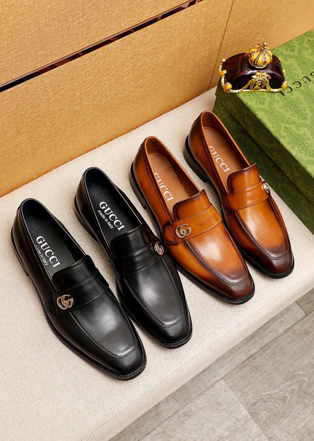 Men's shoes 💰400 💐 Product trademark: GUCCI "Gucci" casual leather shoes Regular size: 39-44 (38.45.46🉑️Customized) Product materials: Selected imported first-layer calfskin upper + luxury hardware buckle, imported 🐑 sheepskin lining. Strong three-dimensional visual effect, combined outsole Color: 2⃣️colors available